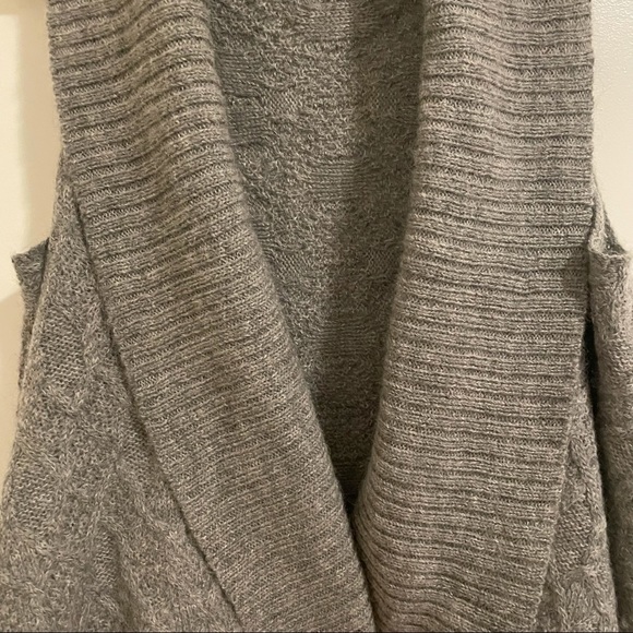 DKNY knit sleeveness open cardigan - Picture 7 of 9